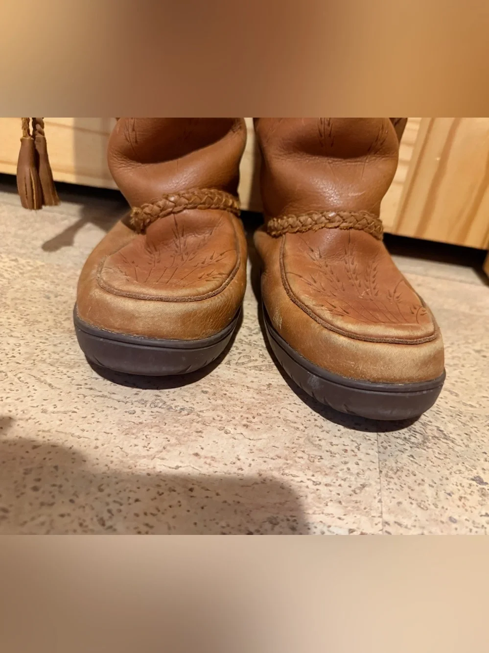 Manitobah Mukluks waterproof Tamarack boots, L8/M6